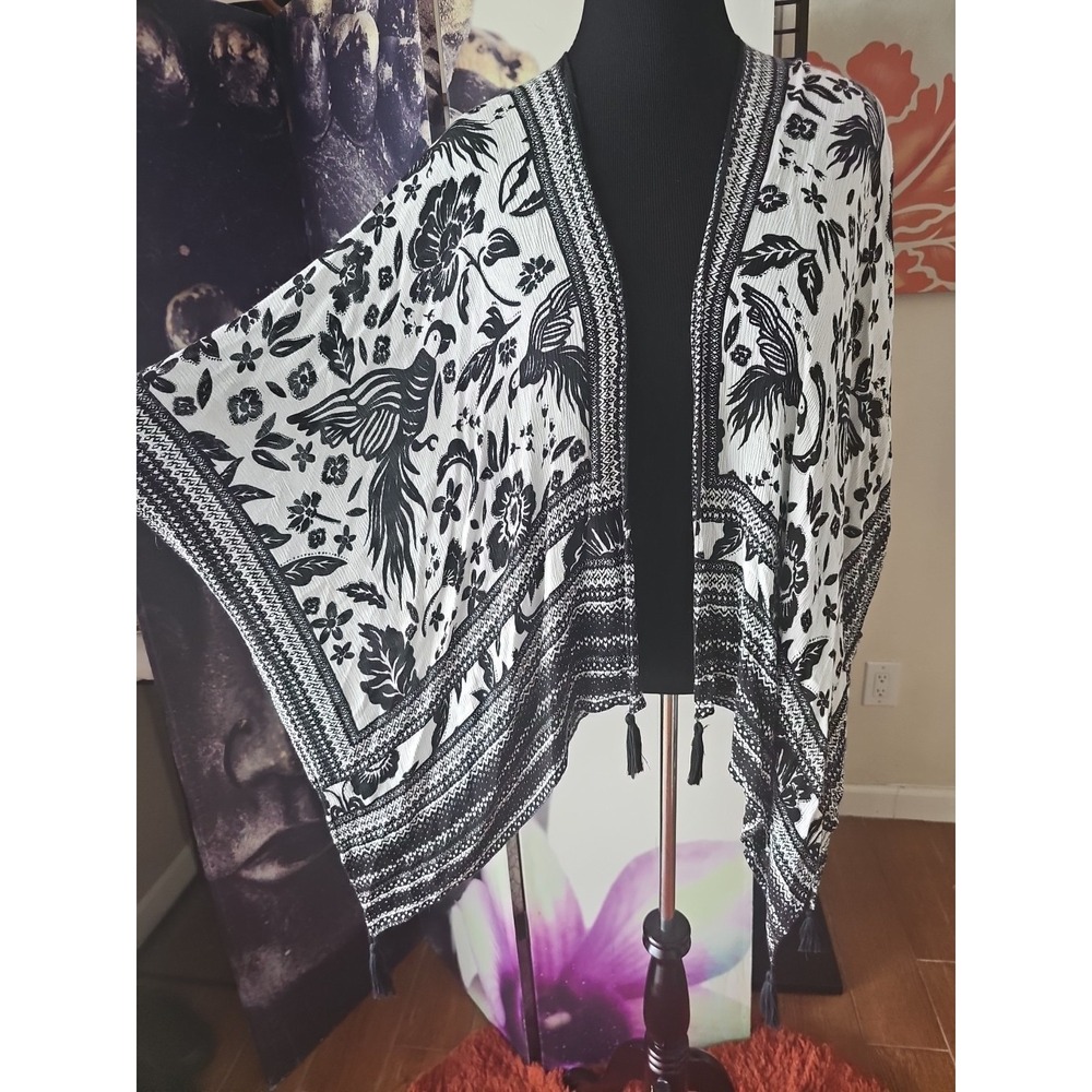 Vince Camuto Open Front Tassel Trim Cardigan Topper Black White Floral One Size